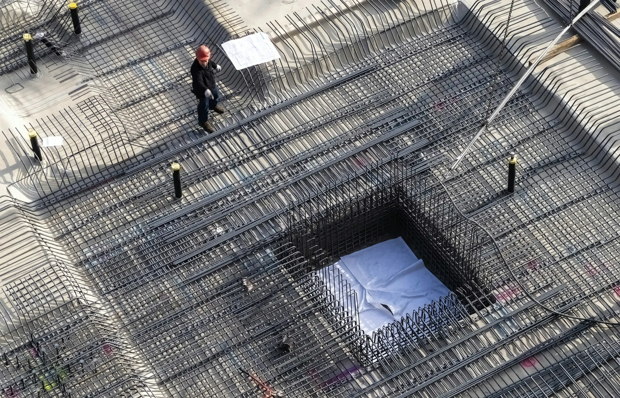 Rebar grid with an opening for a slab penetration
